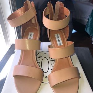 Never worn Steve Madden wedges! Size 9!